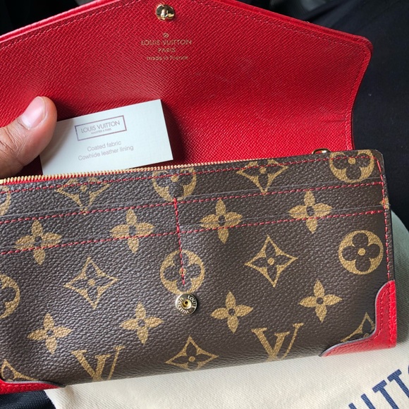 Louis Vuitton clutch worth 825 selling for 400 - Picture 2 of 5